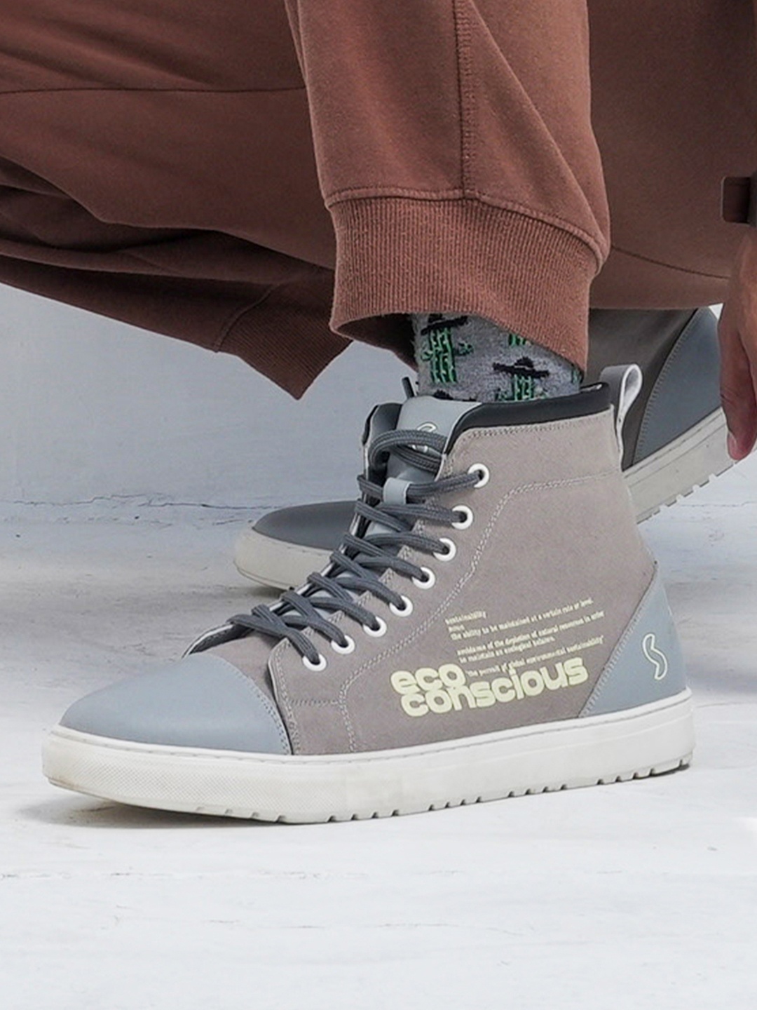 Solethreads Men Textured Memory Foam Contrast Sole High-Top Canvas Lace-Up Sneakers, Grey
Solethreads Men Textured Memory Foam Contrast Sole High-Top Canvas Lace-Up Sneakers, Grey