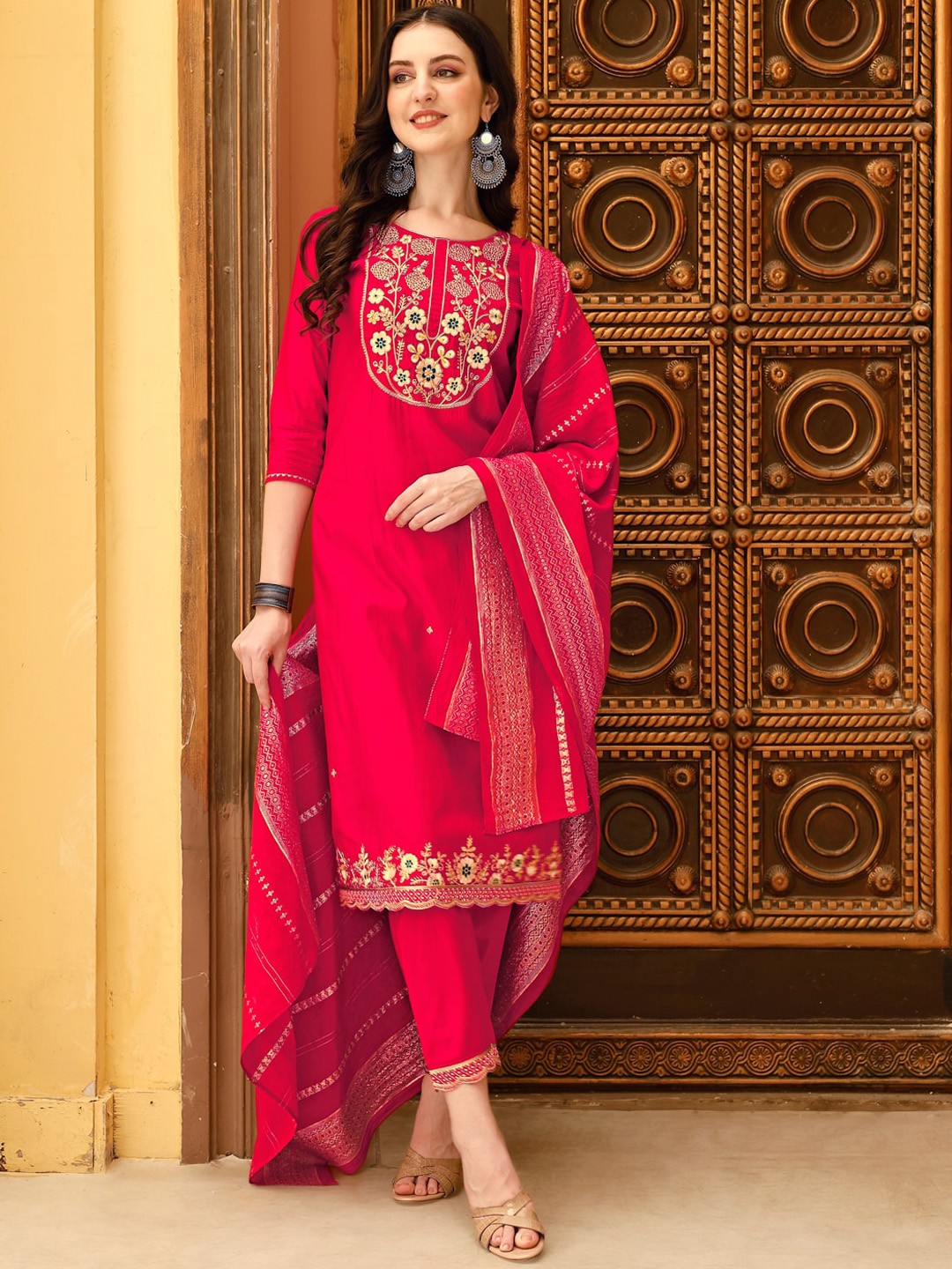 KALINI Ethnic Motifs Embroidered Round Neck Three-Quarter Sleeves Cotton Kurta Set, Pink
KALINI Ethnic Motifs Embroidered Round Neck Three-Quarter Sleeves Cotton Kurta Set, Pink