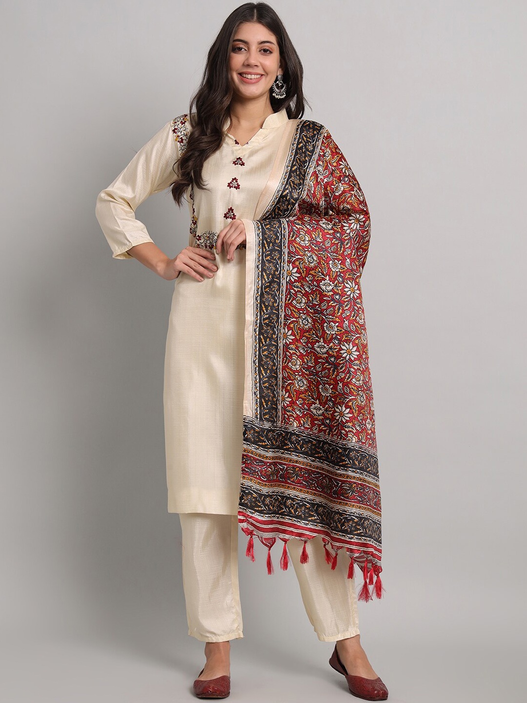 DIVASTRI Ethnic Motifs Yoke Design Mandarin Collar Thread Work Straight Kurta Set, Cream
DIVASTRI Ethnic Motifs Yoke Design Mandarin Collar Thread Work Straight Kurta Set, Cream