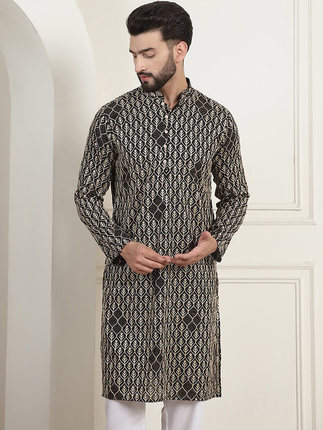 SOJANYA Geometric Embroidered Thread Work Mandarin Collar Pure Cotton Straight Kurta, Black
SOJANYA Geometric Embroidered Thread Work Mandarin Collar Pure Cotton Straight Kurta, Black