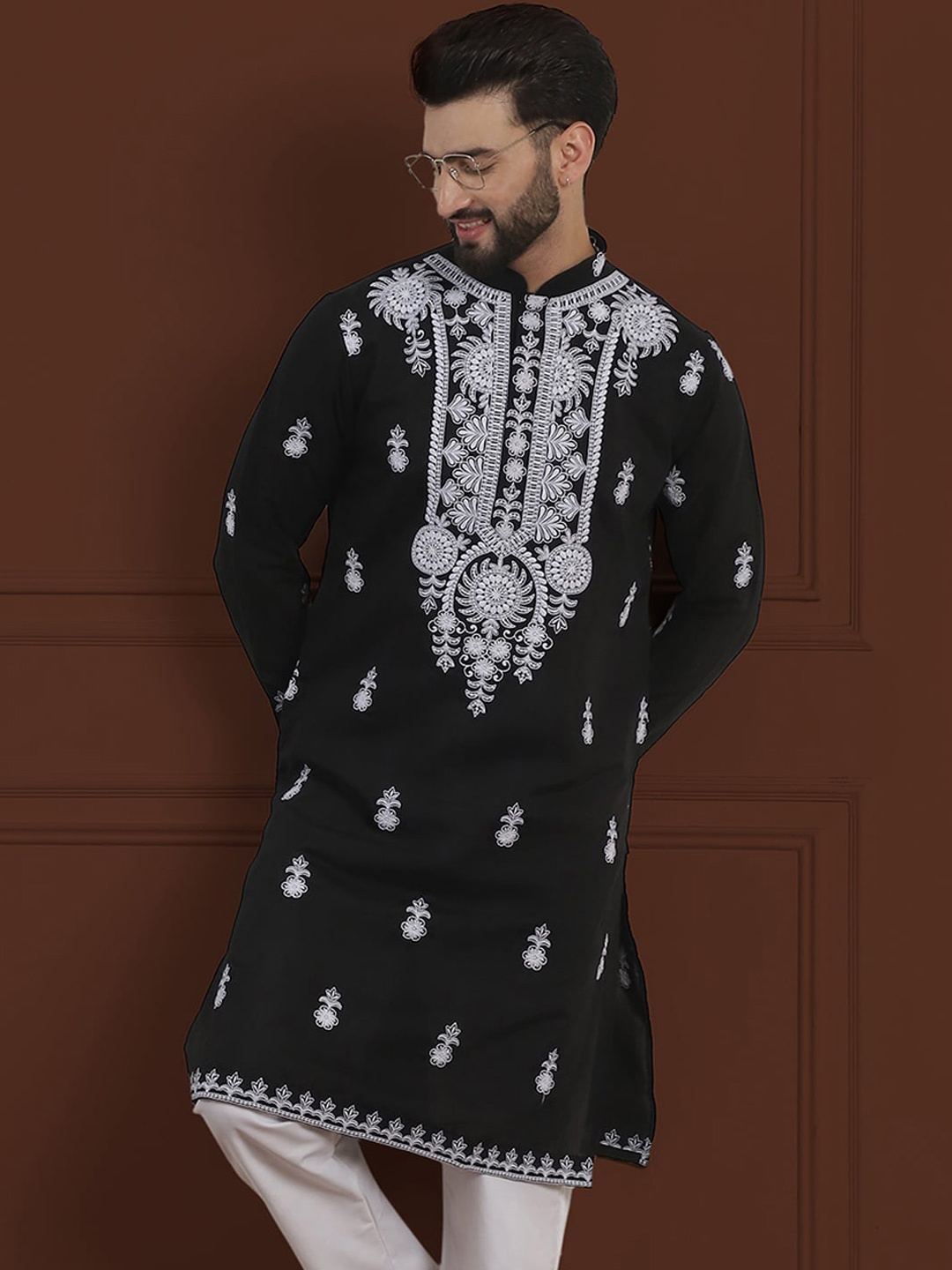 SOJANYA LUXE Ethnic Motifs Embroidered Thread Work Mandarin Collar Pure Cotton Kurta, Black
SOJANYA LUXE Ethnic Motifs Embroidered Thread Work Mandarin Collar Pure Cotton Kurta, Black