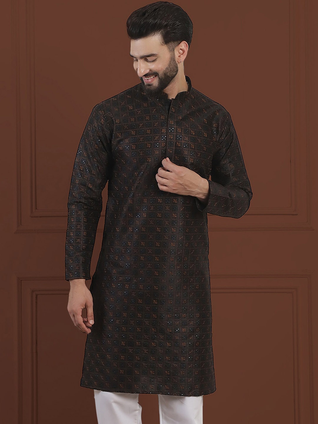 SOJANYA LUXE Floral Embroidered Sequinned Mandarin Collar Cotton Silk Straight Kurta, Black
SOJANYA LUXE Floral Embroidered Sequinned Mandarin Collar Cotton Silk Straight Kurta, Black