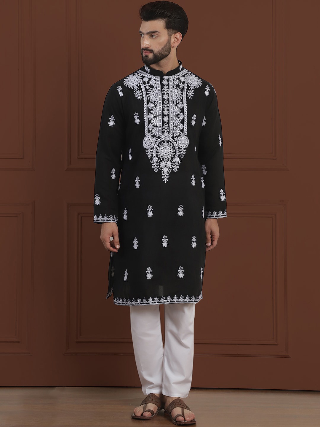 SOJANYA LUXE Ethnic Motifs Embroidered Mandarin Collar Straight Pure Cotton Kurta & Pyjama, Black
SOJANYA LUXE Ethnic Motifs Embroidered Mandarin Collar Straight Pure Cotton Kurta & Pyjama, Black