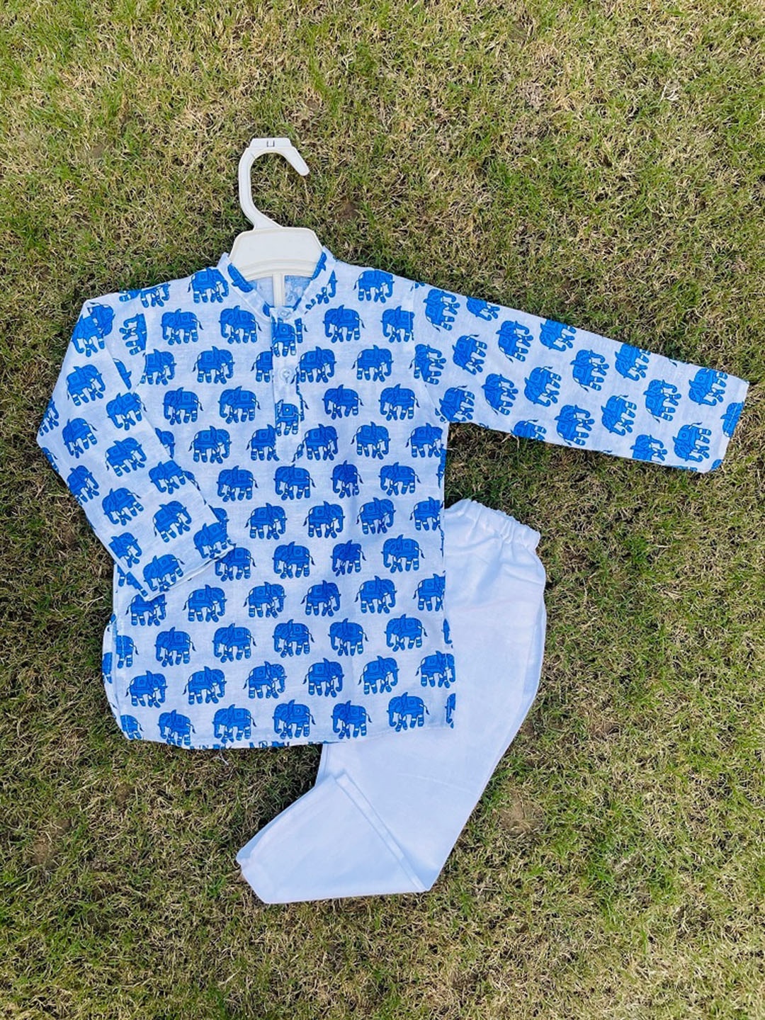 BAESD Boys Ethnic Motifs Printed Regular Pure Cotton Straight Kurta With Pyjamas, Blue
BAESD Boys Ethnic Motifs Printed Regular Pure Cotton Straight Kurta With Pyjamas, Blue