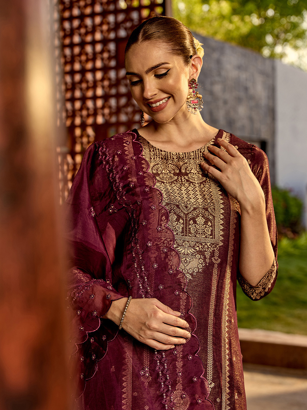 Ishin Floral Embroidered Regular Thread Work Straight Kurta with Trousers & Dupatta, Maroon
Ishin Floral Embroidered Regular Thread Work Straight Kurta with Trousers & Dupatta, Maroon