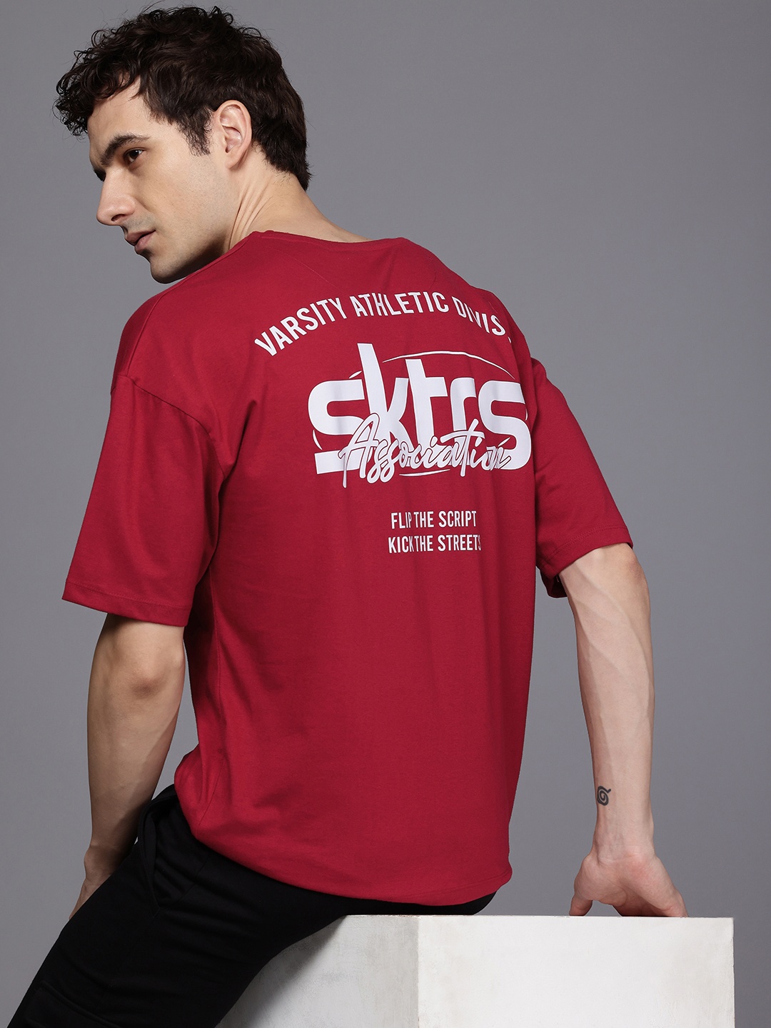 HRX by Hrithik Roshan Men Lifestyle Printed Drop-Shoulder Sleeves Oversized T-shirt, Maroon
HRX by Hrithik Roshan Men Lifestyle Printed Drop-Shoulder Sleeves Oversized T-shirt, Maroon
