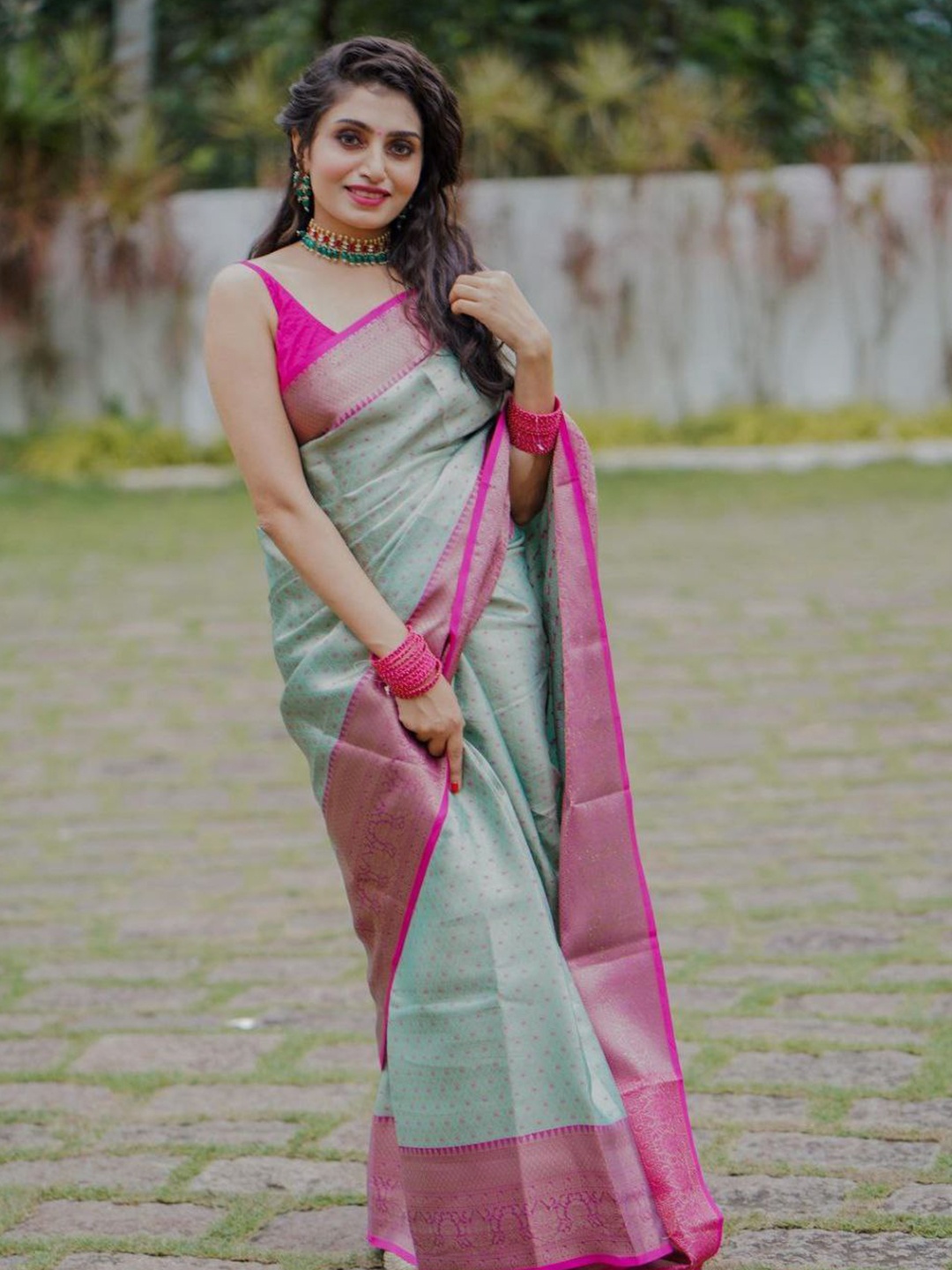 Naishu Trendz Woven Design Zari Pure Silk Kanjeevaram Saree, Green