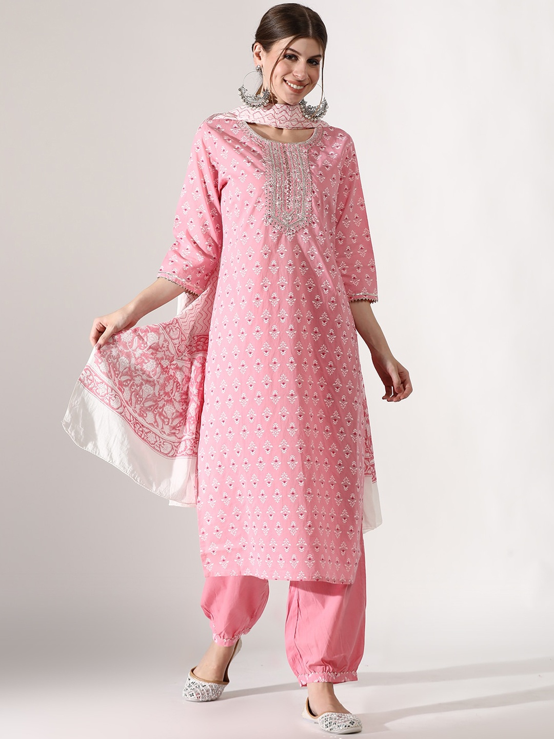 Anouk Ethnic Motifs Printed Gotta Patti Pure Cotton Straight Kurta with Salwar & Dupatta, Pink
Anouk Ethnic Motifs Printed Gotta Patti Pure Cotton Straight Kurta with Salwar & Dupatta, Pink