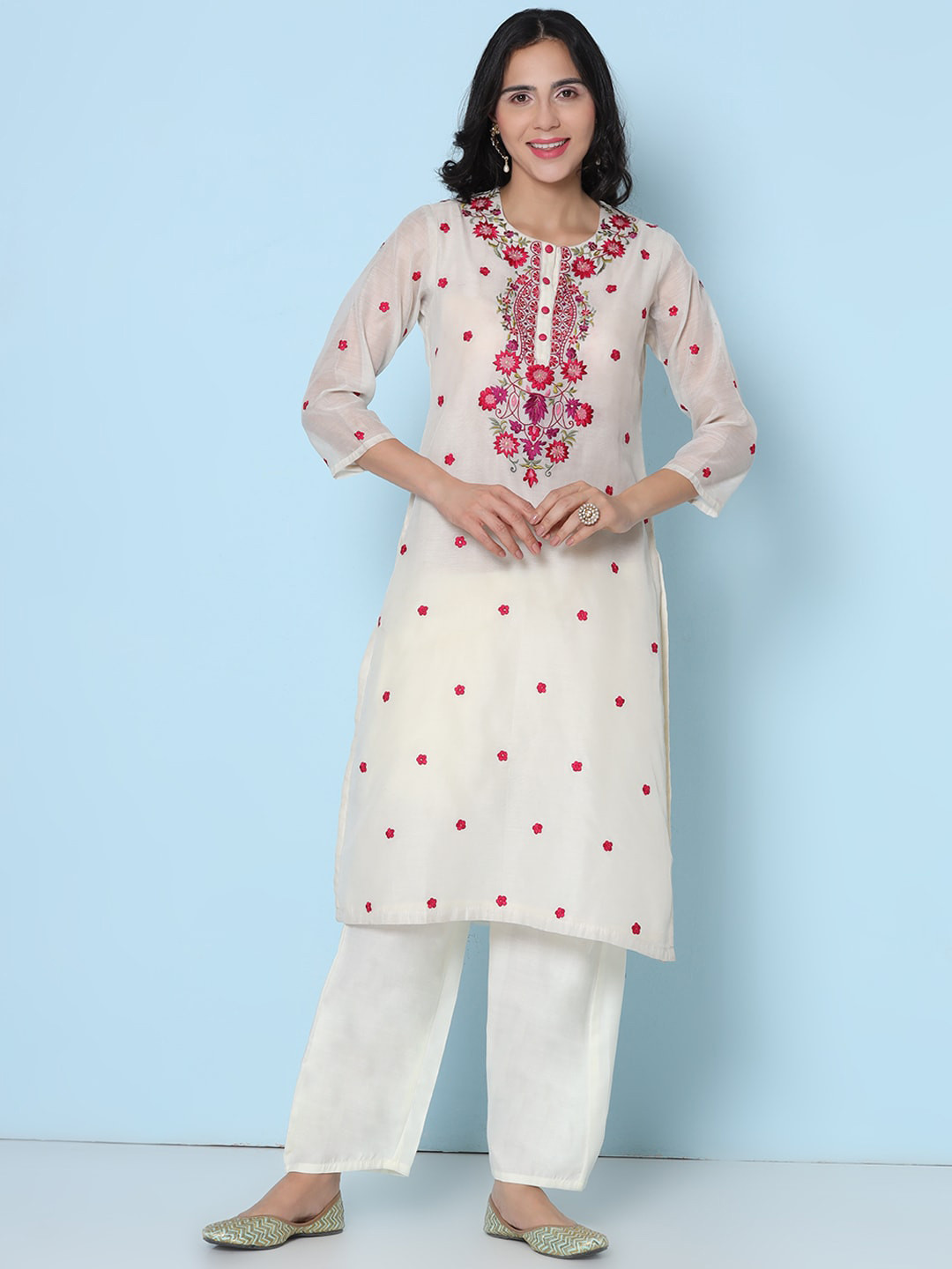 Bhama Couture Floral Embroidered Thread Work Round Neck Straight Kurta With Trouser, Off white
Bhama Couture Floral Embroidered Thread Work Round Neck Straight Kurta With Trouser, Off white