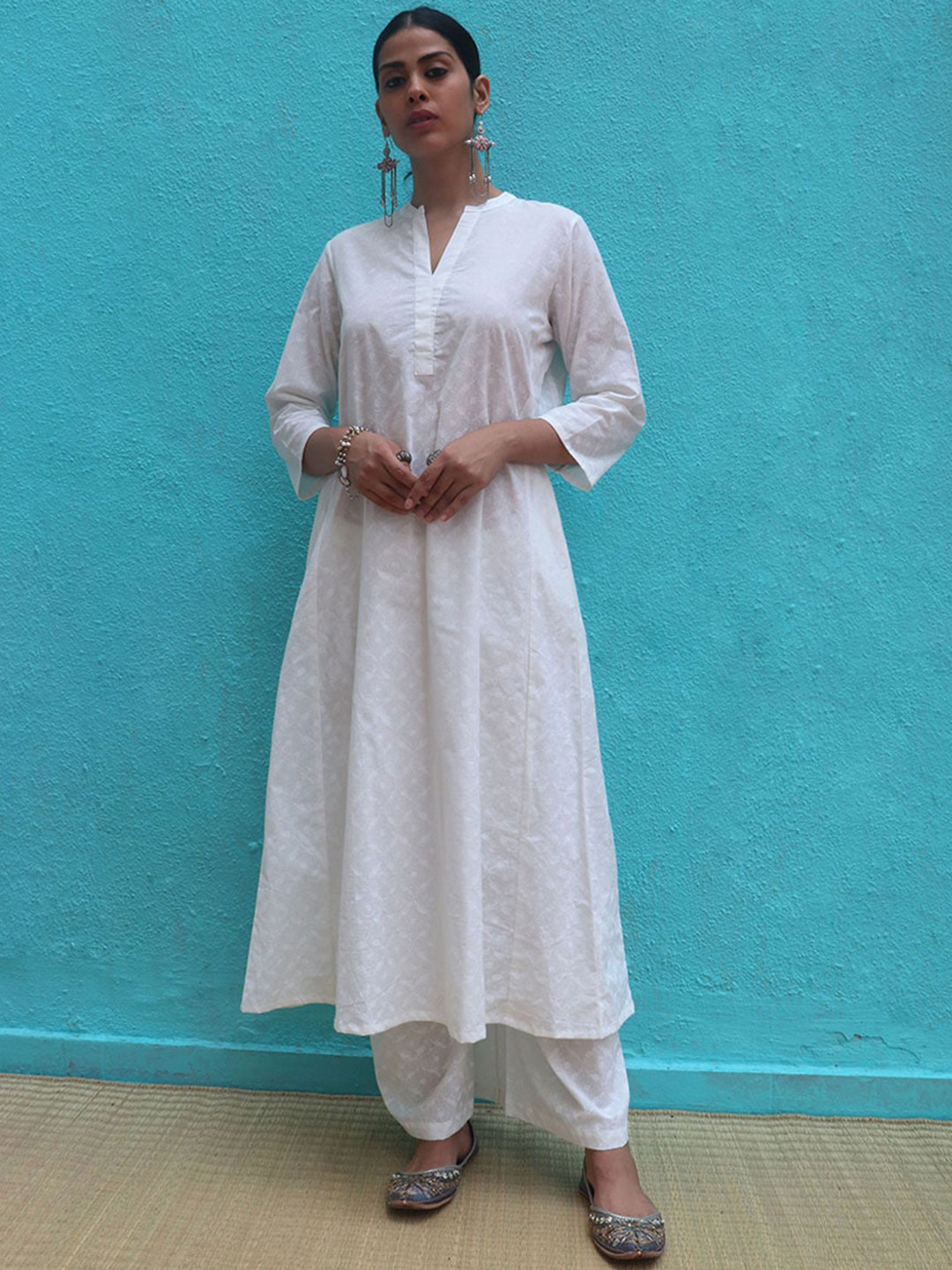 Chidiyaa Ethnic Motifs Print Mandarin Collar Pure Cotton A-Line Kurta With Trousers, White
Chidiyaa Ethnic Motifs Print Mandarin Collar Pure Cotton A-Line Kurta With Trousers, White