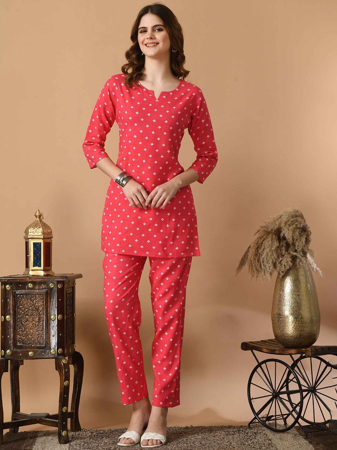 DHANOTA Geometric Printed Round Neck Three-Quarter Sleeves Cotton Printed Kurti Set, Pink
DHANOTA Geometric Printed Round Neck Three-Quarter Sleeves Cotton Printed Kurti Set, Pink