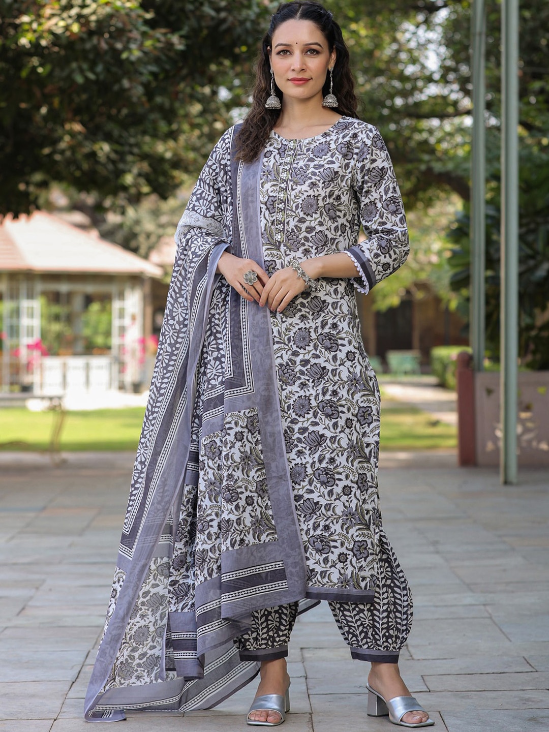 Rain & Rainbow Floral Printed Thread Work Pure Cotton Straight Kurta With Salwar & Dupatta, Grey
Rain & Rainbow Floral Printed Thread Work Pure Cotton Straight Kurta With Salwar & Dupatta, Grey