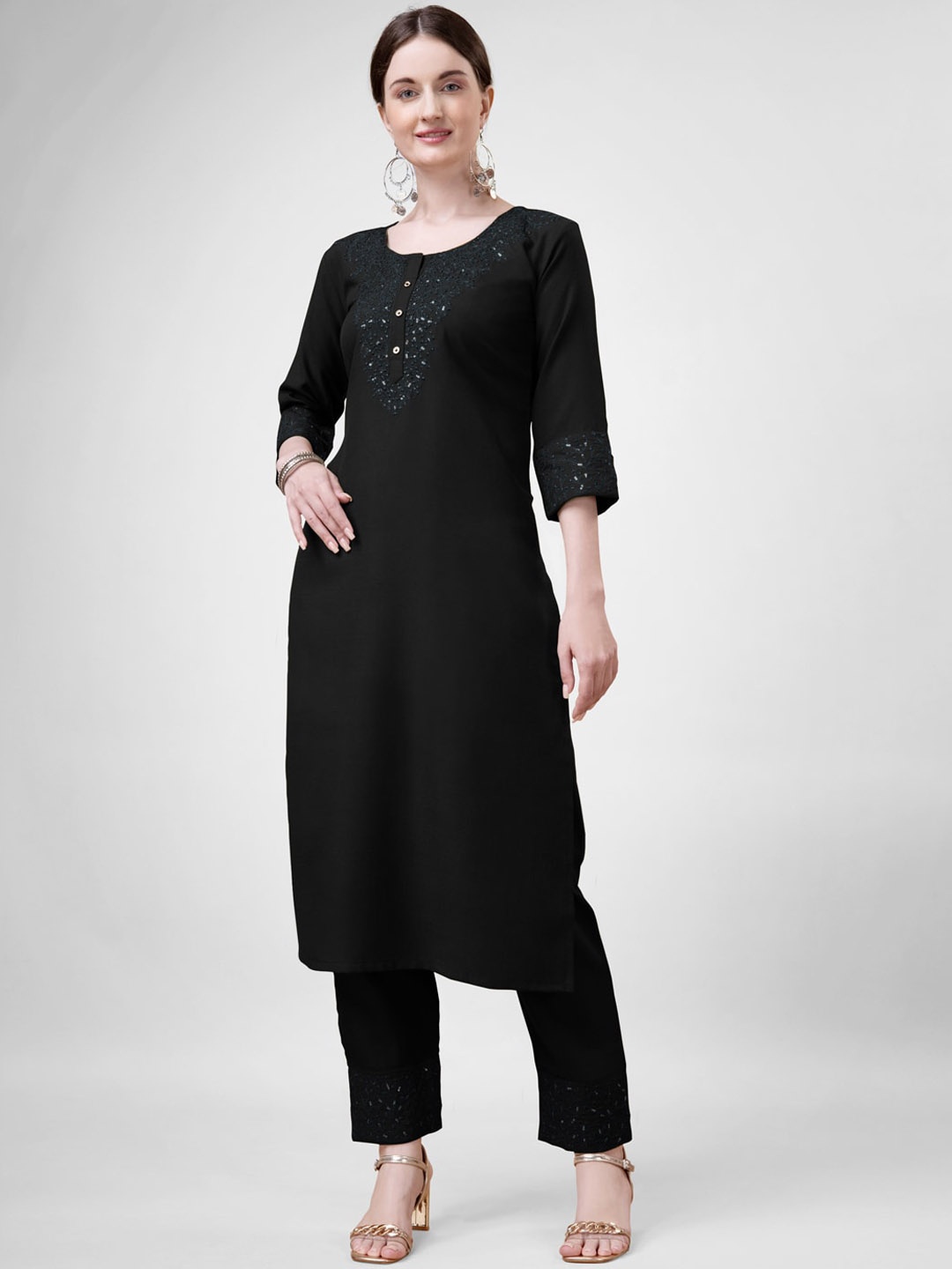 ARADHNA Paisley Yoke Design Regular Sequinned Round Neck Straight Kurta With Churidar, Black
ARADHNA Paisley Yoke Design Regular Sequinned Round Neck Straight Kurta With Churidar, Black