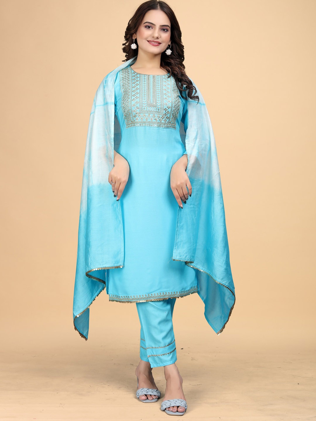 Kandora Floral Yoke Design Regular Thread Work Kurta with Trousers & With Dupatta, Blue
Kandora Floral Yoke Design Regular Thread Work Kurta with Trousers & With Dupatta, Blue