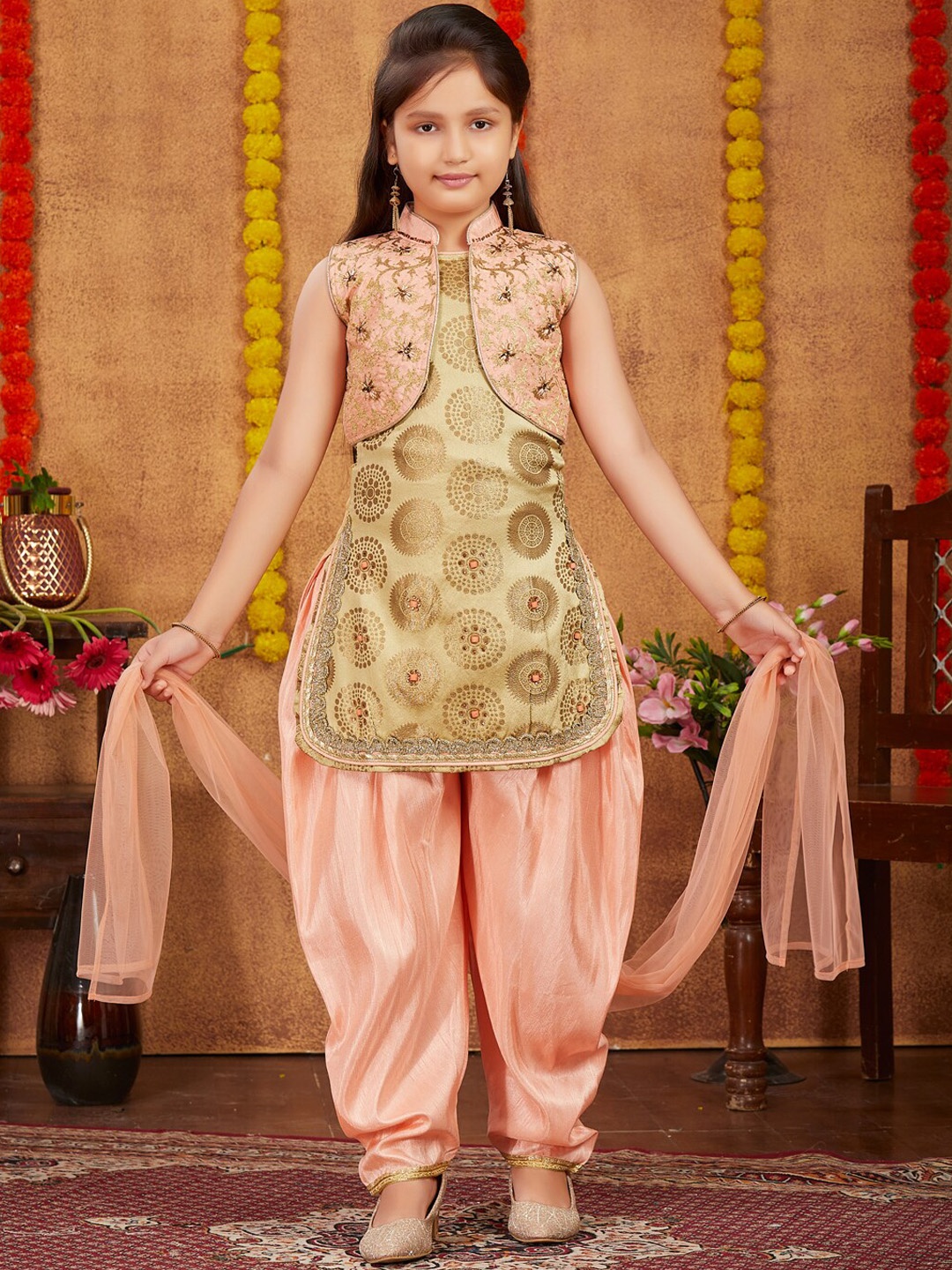 BAESD Girls Ethnic Motifs Embroidered Curved Beads and Stones Straight Kurta Set, Beige
BAESD Girls Ethnic Motifs Embroidered Curved Beads and Stones Straight Kurta Set, Beige
