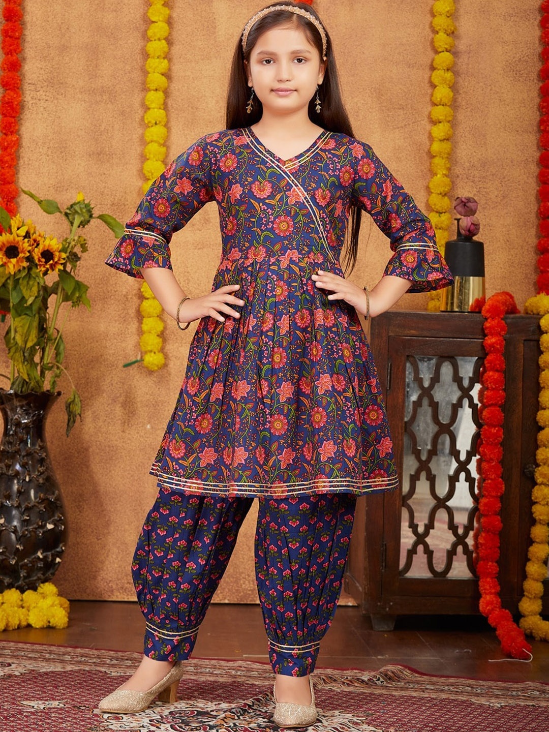 BAESD Girls Ethnic Motifs Printed V-Neck Gotta Patti Pure Cotton Kurta with Patiala, Navy blue
BAESD Girls Ethnic Motifs Printed V-Neck Gotta Patti Pure Cotton Kurta with Patiala, Navy blue
