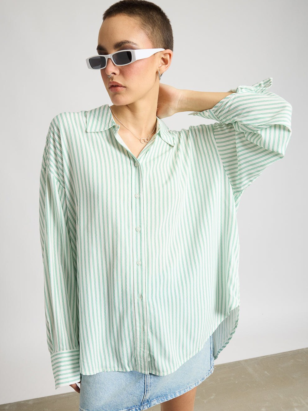 FREAKINS Relaxed Fit Vertical Striped Spread Collar Drop-Shoulder Sleeves Casual Shirt, Green
FREAKINS Relaxed Fit Vertical Striped Spread Collar Drop-Shoulder Sleeves Casual Shirt, Green