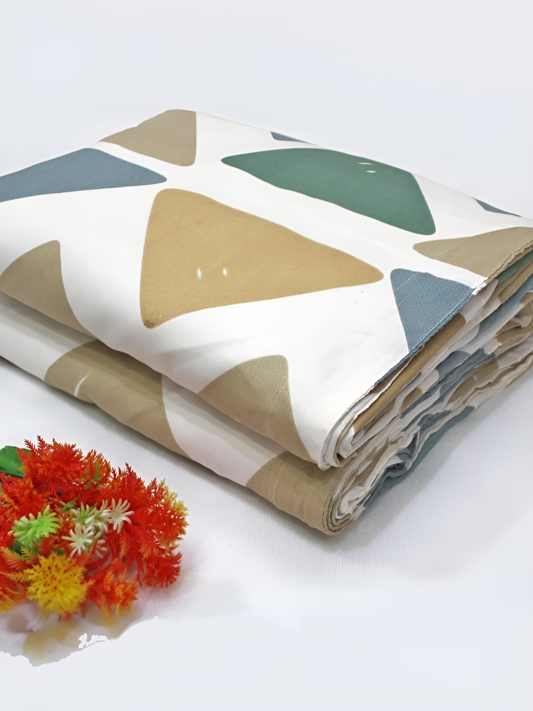 Aurave White & Beige Geometric Reversible Microfiber Mild Winter 150 GSM Double Bed Dohar
Aurave White & Beige Geometric Reversible Microfiber Mild Winter 150 GSM Double Bed Dohar