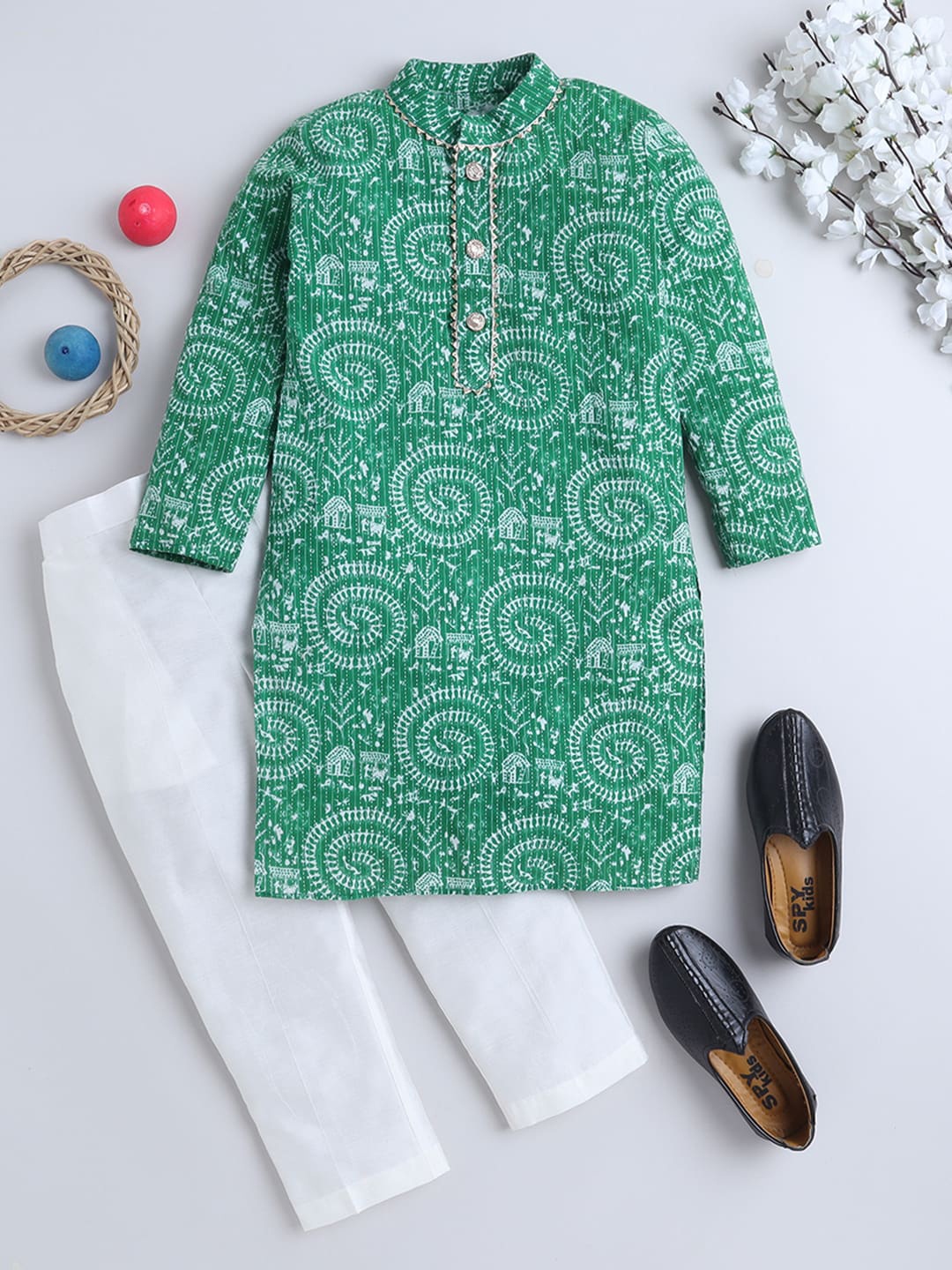 BAESD Boys Ethnic Motifs Printed Kantha Work Pure Cotton Straight Kurta With Pyjama, Green
BAESD Boys Ethnic Motifs Printed Kantha Work Pure Cotton Straight Kurta With Pyjama, Green