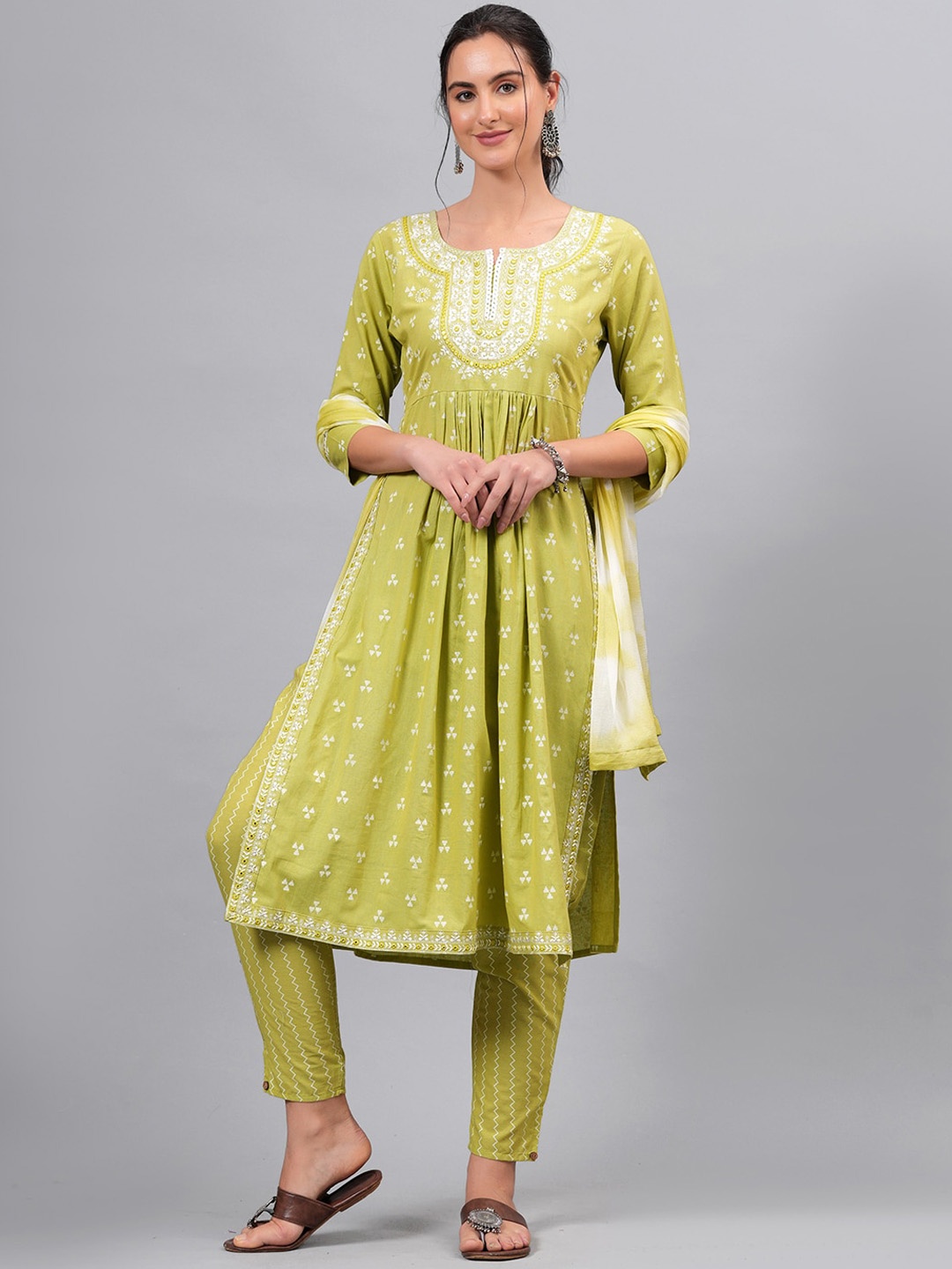 JC4U Floral Regular Chikankari Pure Cotton Kurta with Trousers & With Dupatta, Green
JC4U Floral Regular Chikankari Pure Cotton Kurta with Trousers & With Dupatta, Green