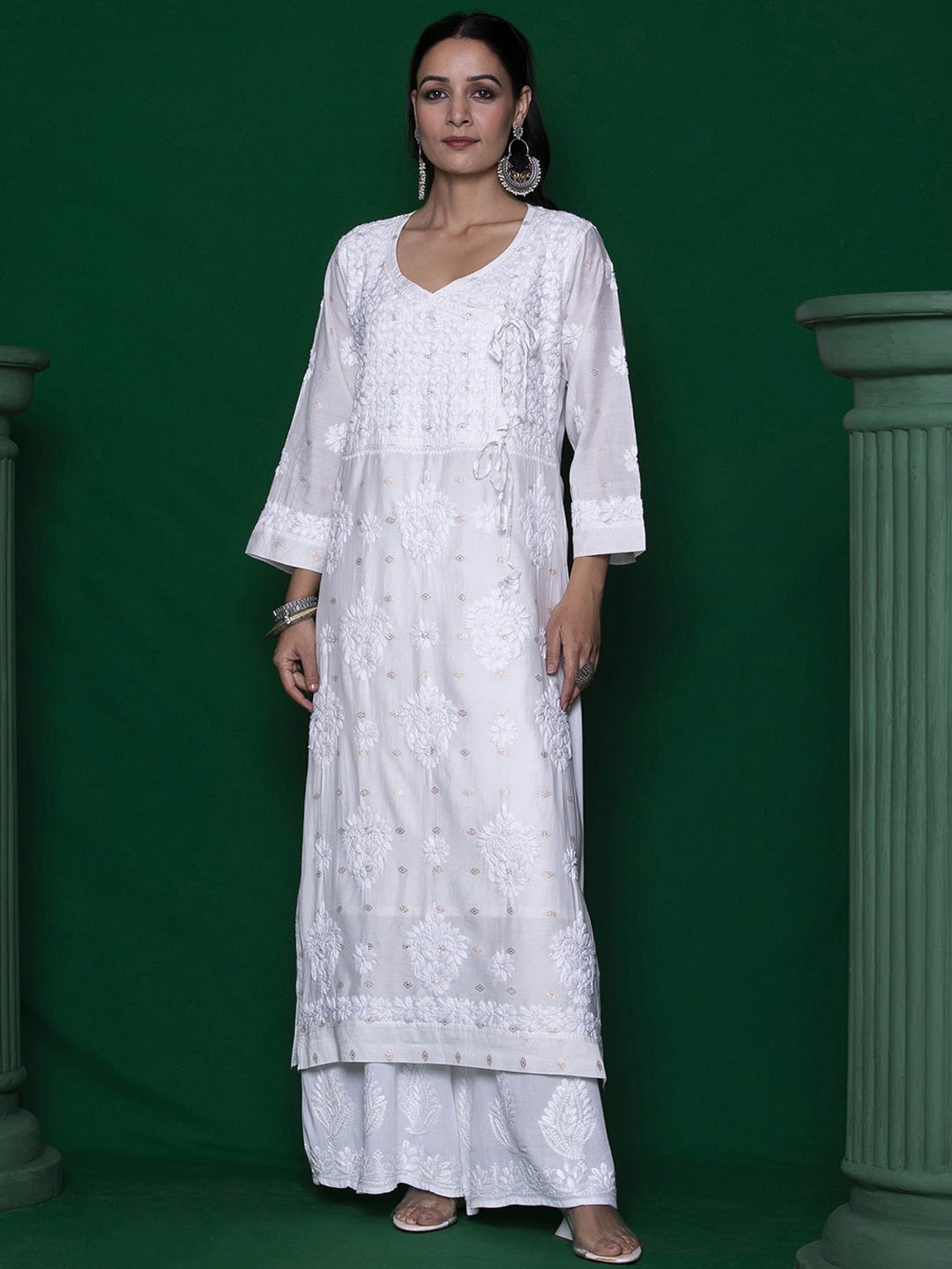 House of Chikankari Chanderi Chikankari Floral Embroidered V-Neck Straight Kurta, White
House of Chikankari Chanderi Chikankari Floral Embroidered V-Neck Straight Kurta, White
