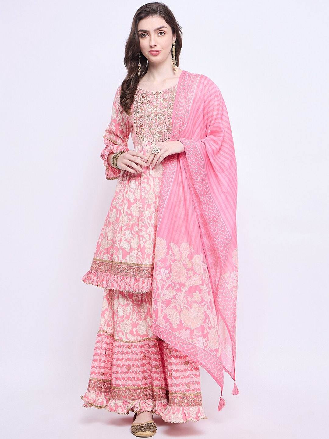 Knitstudio Floral Embroidered Round Neck Three-Quarter Sleeves Cotton Silk Kurta Set, Pink
Knitstudio Floral Embroidered Round Neck Three-Quarter Sleeves Cotton Silk Kurta Set, Pink