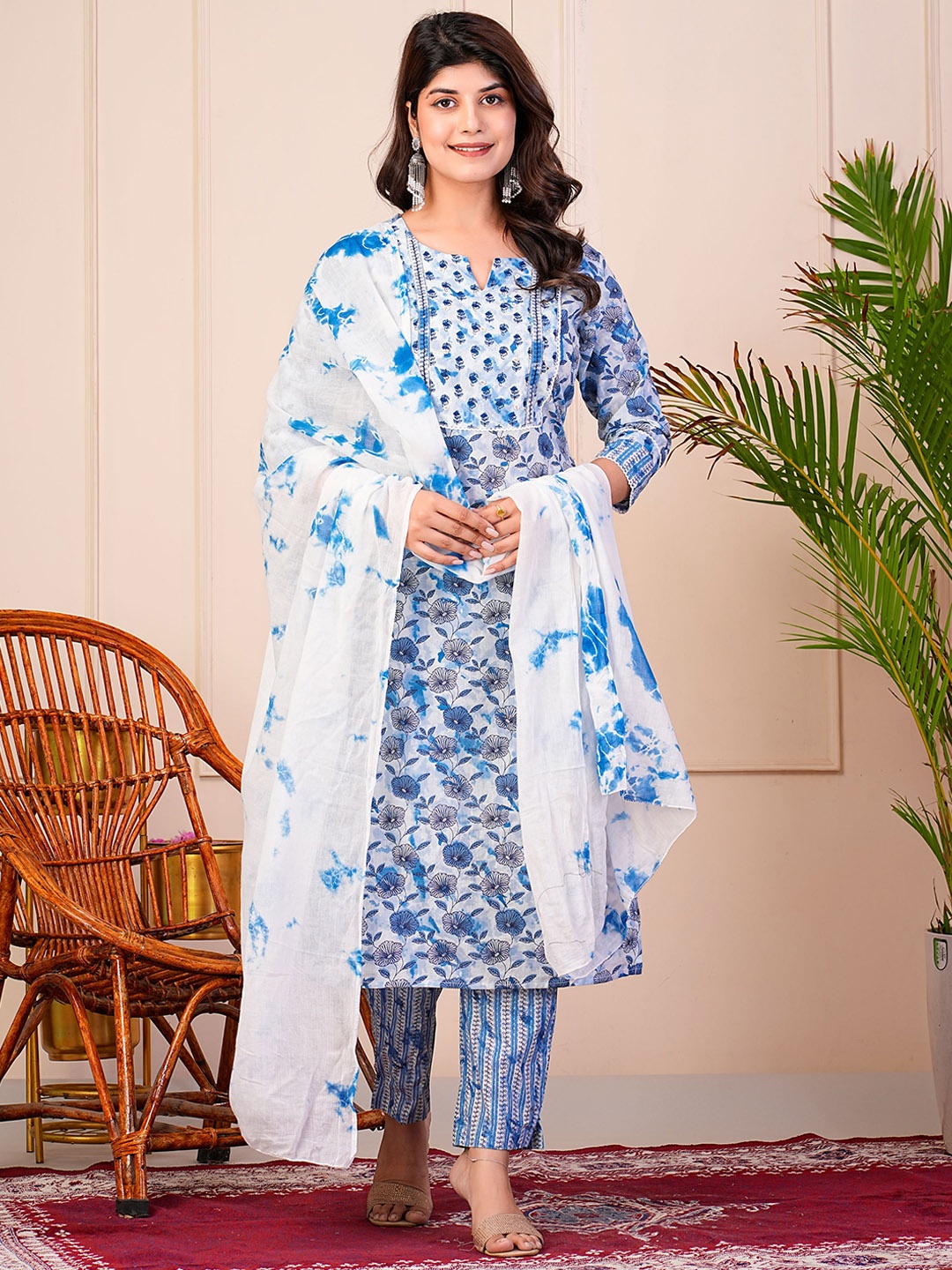 SIGNORIA Floral Printed Regular Thread Work Pure Cotton Kurta with Trouser & Dupatta, Blue
SIGNORIA Floral Printed Regular Thread Work Pure Cotton Kurta with Trouser & Dupatta, Blue