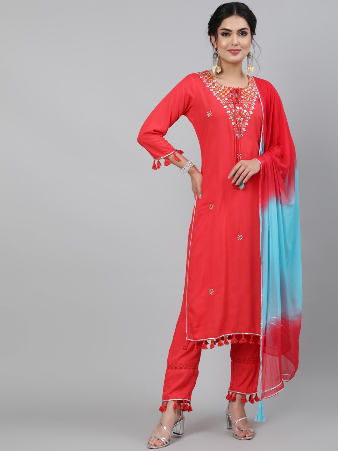 GULMOHAR JAIPUR Ethnic Motifs Embroidered Round Neck Kurta with Trousers & Dupatta, Pink
GULMOHAR JAIPUR Ethnic Motifs Embroidered Round Neck Kurta with Trousers & Dupatta, Pink