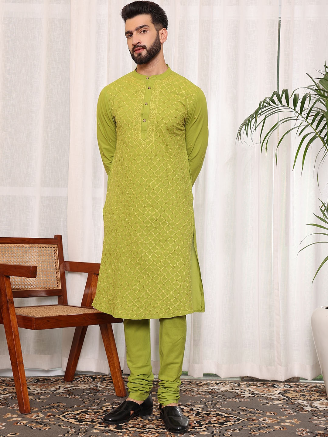 House of Pataudi Chikankari Embroidered Pure Cotton Mandarin Collar Kurta With Trousers, Green
House of Pataudi Chikankari Embroidered Pure Cotton Mandarin Collar Kurta With Trousers, Green