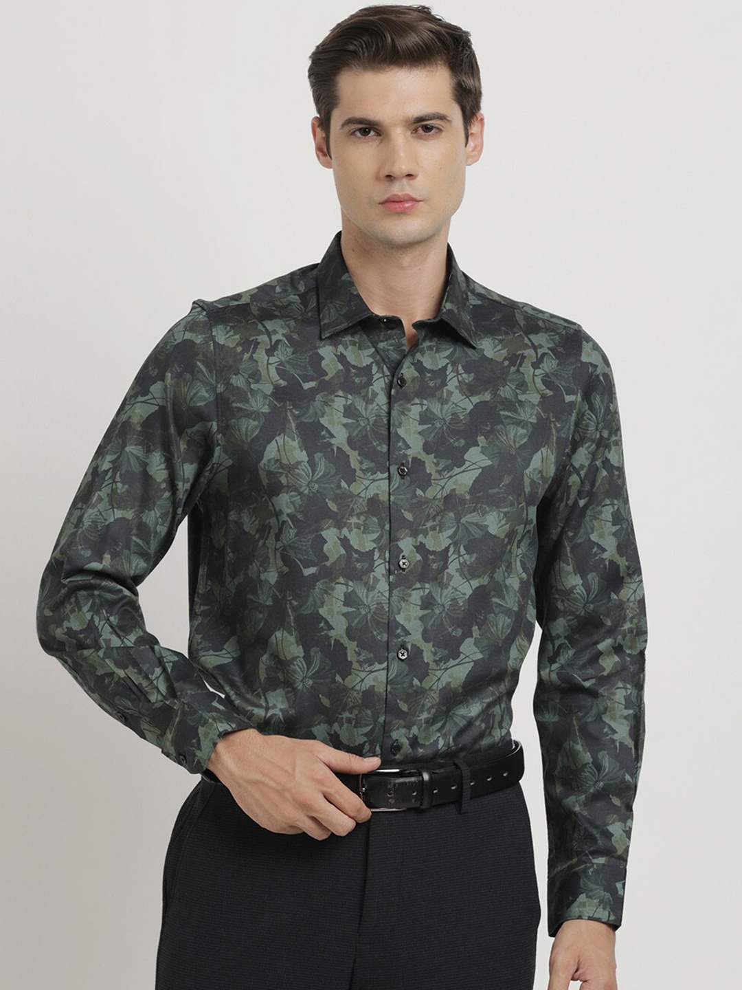 Turtle Classic Slim Fit Long Sleeves Spread Collar Floral Opaque Printed Party Shirt, Green
Turtle Classic Slim Fit Long Sleeves Spread Collar Floral Opaque Printed Party Shirt, Green