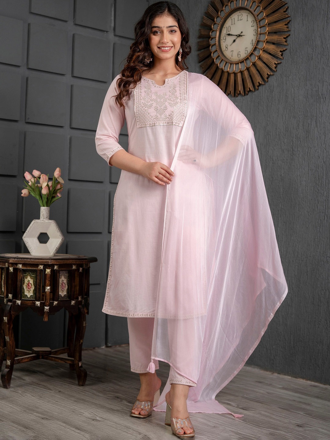 Charu Ethnic Motifs Embroidered Round Neck Pure Cotton Kurta with Trousers & Dupatta, Pink
Charu Ethnic Motifs Embroidered Round Neck Pure Cotton Kurta with Trousers & Dupatta, Pink