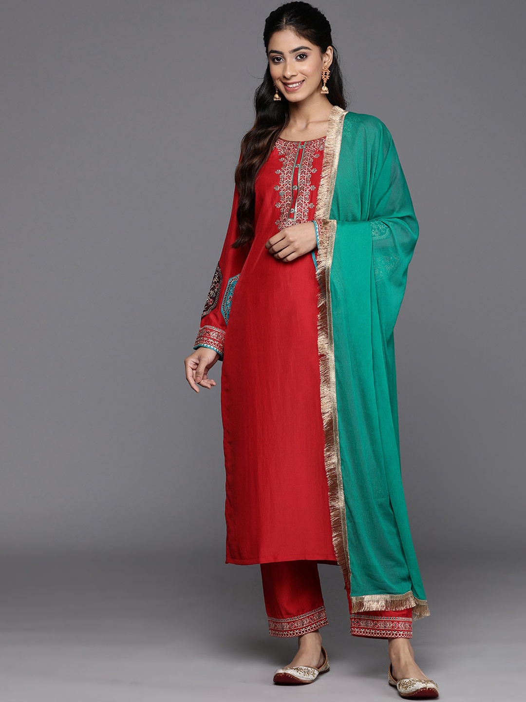 Varanga Ethnic Motifs Embroidered Regular Sequinned Kurta with Trousers & With Dupatta, Red
Varanga Ethnic Motifs Embroidered Regular Sequinned Kurta with Trousers & With Dupatta, Red
