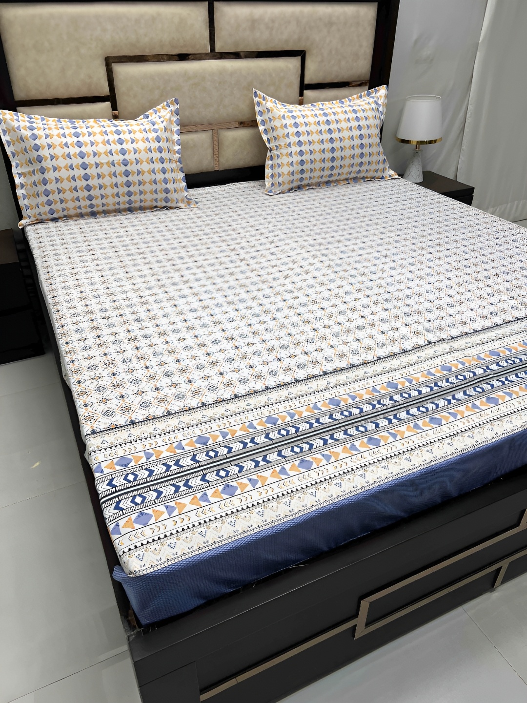 Pure Decor White & Blue Ethnic Motifs Cotton 350 TC King Bedsheet with 2 Pillow Covers
Pure Decor White & Blue Ethnic Motifs Cotton 350 TC King Bedsheet with 2 Pillow Covers