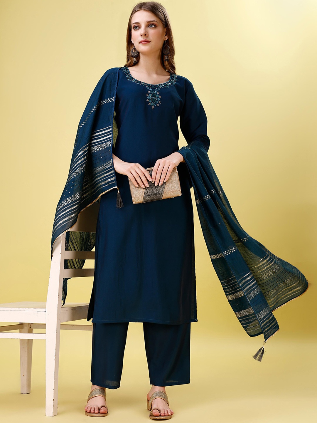 WINE LADY Ethnic Motifs Yoke Design Regular Thread Work Kurta with Trousers & With Dupatta, Blue
WINE LADY Ethnic Motifs Yoke Design Regular Thread Work Kurta with Trousers & With Dupatta, Blue