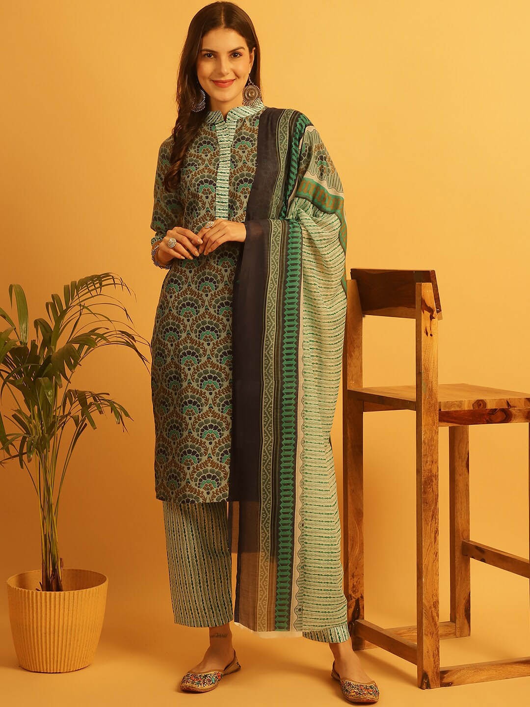 Ethnic basket Ethnic Motifs Printed Mandarin Collar Pure Cotton Straight Kurta Set, Green
Ethnic basket Ethnic Motifs Printed Mandarin Collar Pure Cotton Straight Kurta Set, Green