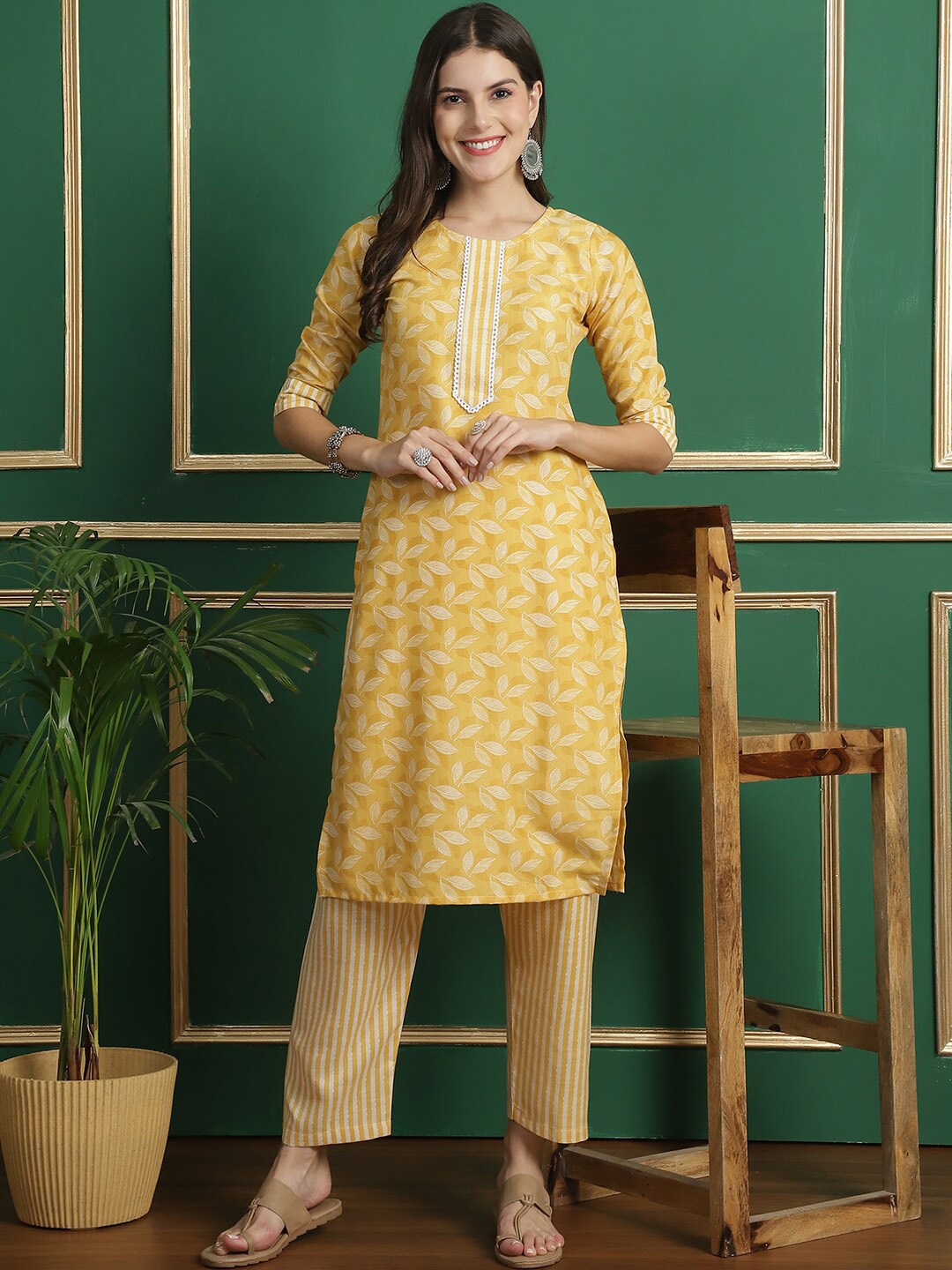 Ethnic basket Ethnic Motifs Printed Round Neck Patchwork Pure Cotton Straight Kurta Set, Yellow
Ethnic basket Ethnic Motifs Printed Round Neck Patchwork Pure Cotton Straight Kurta Set, Yellow