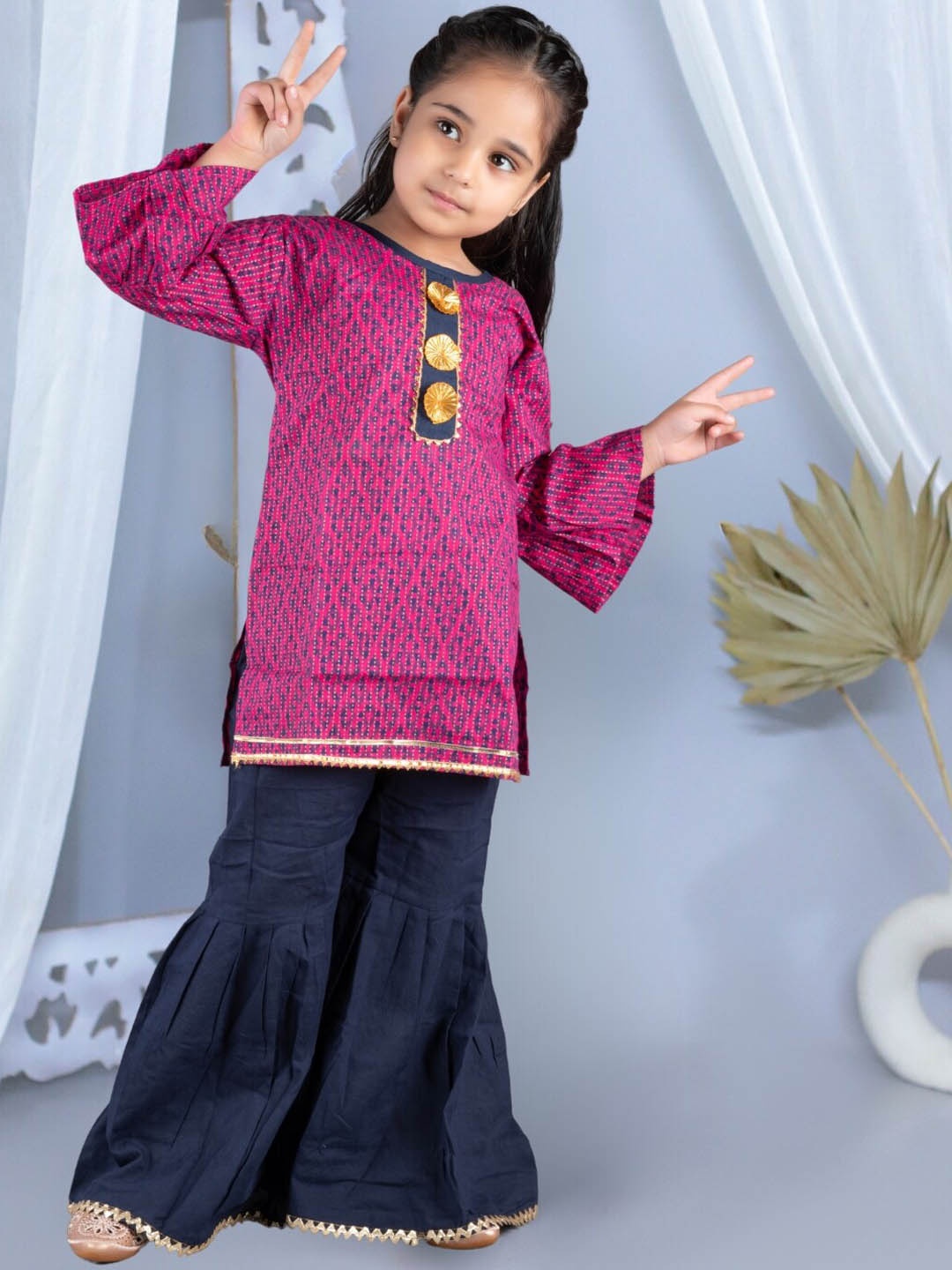 JUNITOS Girls Ethnic Motifs Printed Round Neck Gotta Patti Pure Cotton Kurti with Sharara, Pink
JUNITOS Girls Ethnic Motifs Printed Round Neck Gotta Patti Pure Cotton Kurti with Sharara, Pink