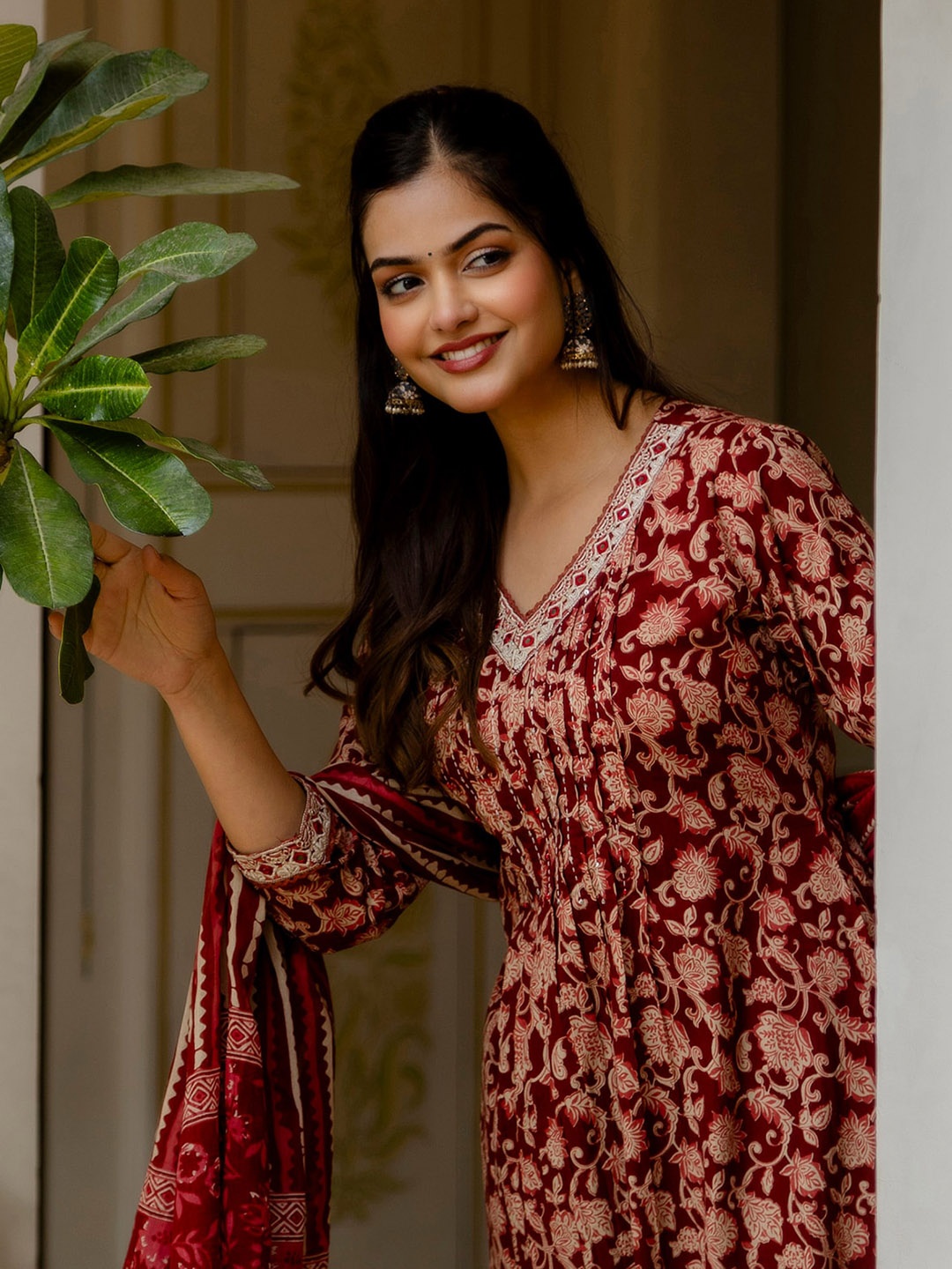 Anouk Floral Printed Empire Aari Work Pure Cotton Kurta With Trousers & Dupatta, Red
Anouk Floral Printed Empire Aari Work Pure Cotton Kurta With Trousers & Dupatta, Red