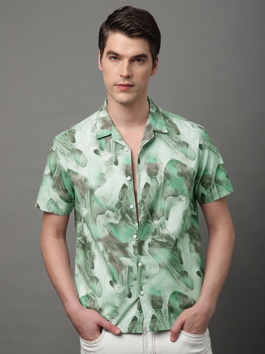 Voroxy Men Relaxed Printed Spread Collar Short Sleeves Regular Fit Casual Shirt, Green
Voroxy Men Relaxed Printed Spread Collar Short Sleeves Regular Fit Casual Shirt, Green