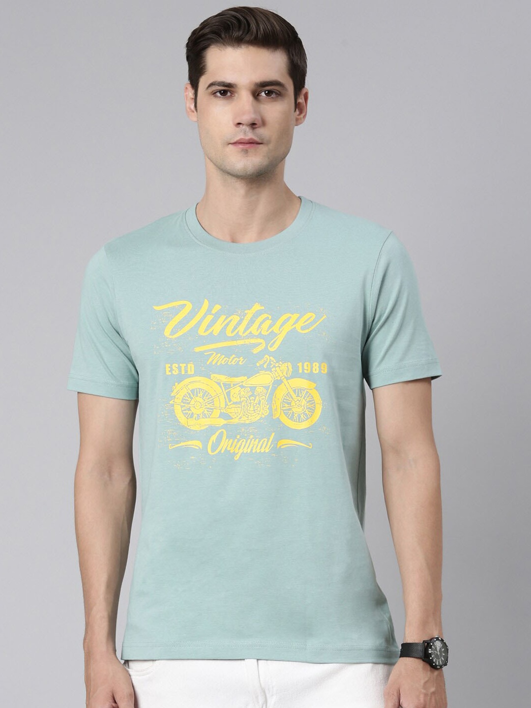Chennis Green Typography Printed Cotton Round Neck Short Sleeves Slim Fit T-shirt
Chennis Green Typography Printed Cotton Round Neck Short Sleeves Slim Fit T-shirt