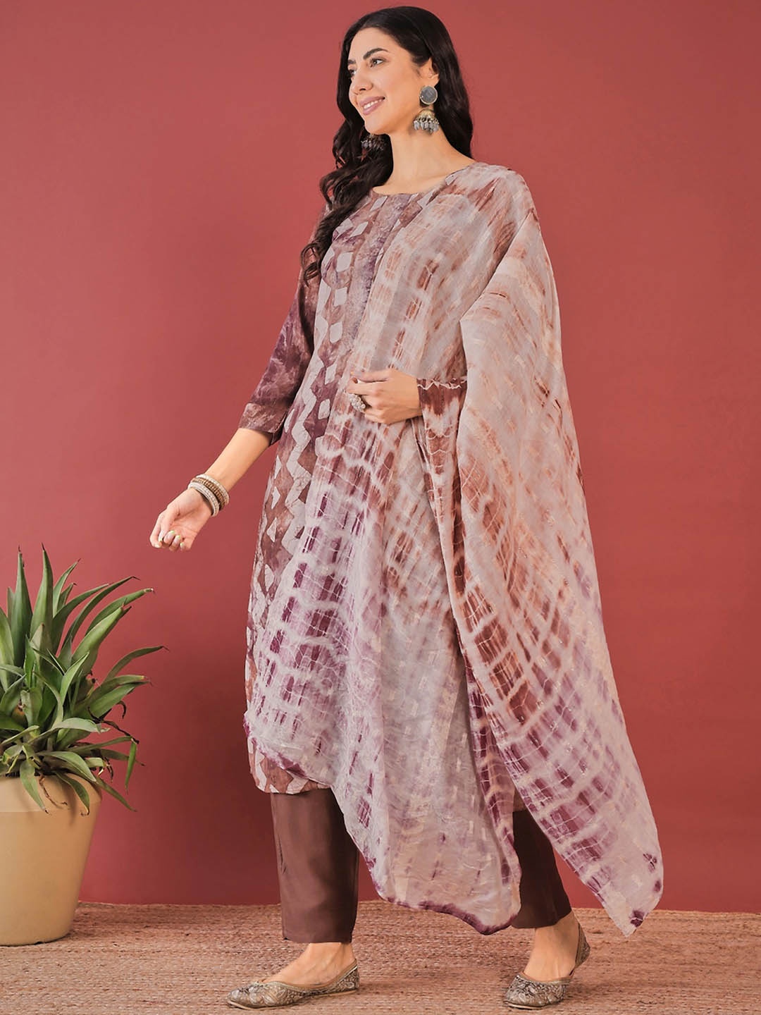 Anouk Coffee Brown Ethnic Motifs Printed Straight Kurta With Trousers & Dupatta
Anouk Coffee Brown Ethnic Motifs Printed Straight Kurta With Trousers & Dupatta