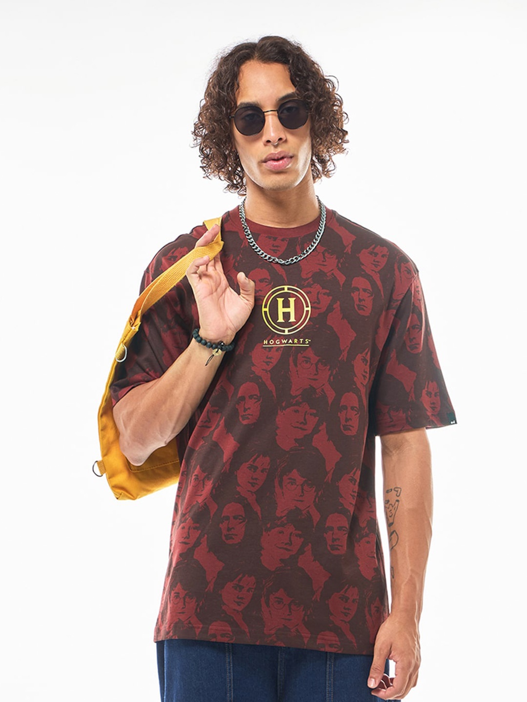 Bewakoof Red Harry Potter Printed Drop-Shoulder Sleeves Oversized Pure Cotton T-shirt
Bewakoof Red Harry Potter Printed Drop-Shoulder Sleeves Oversized Pure Cotton T-shirt