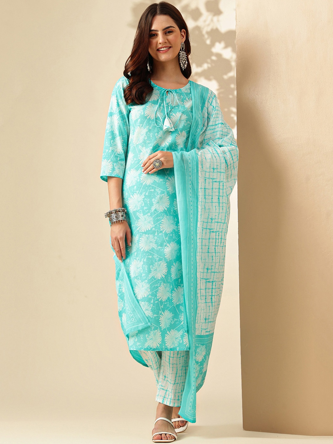 KALINI Floral Printed Regular Pure Cotton Kurta With Trouser & Dupatta, Turquoise blue
KALINI Floral Printed Regular Pure Cotton Kurta With Trouser & Dupatta, Turquoise blue