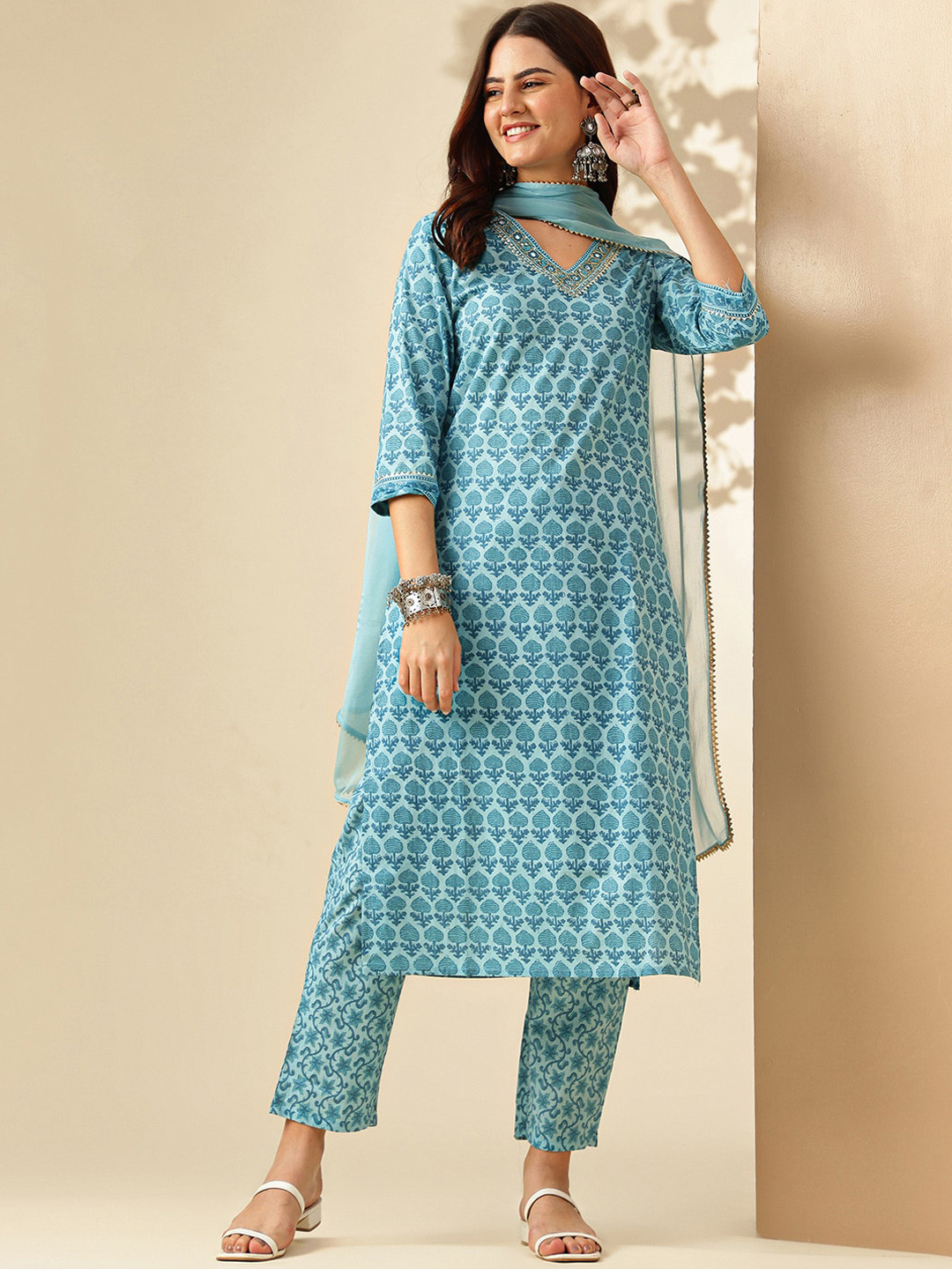 KALINI Floral Printed Sequinned Pure Cotton Straight Kurta with Trousers & Dupatta, Blue
KALINI Floral Printed Sequinned Pure Cotton Straight Kurta with Trousers & Dupatta, Blue