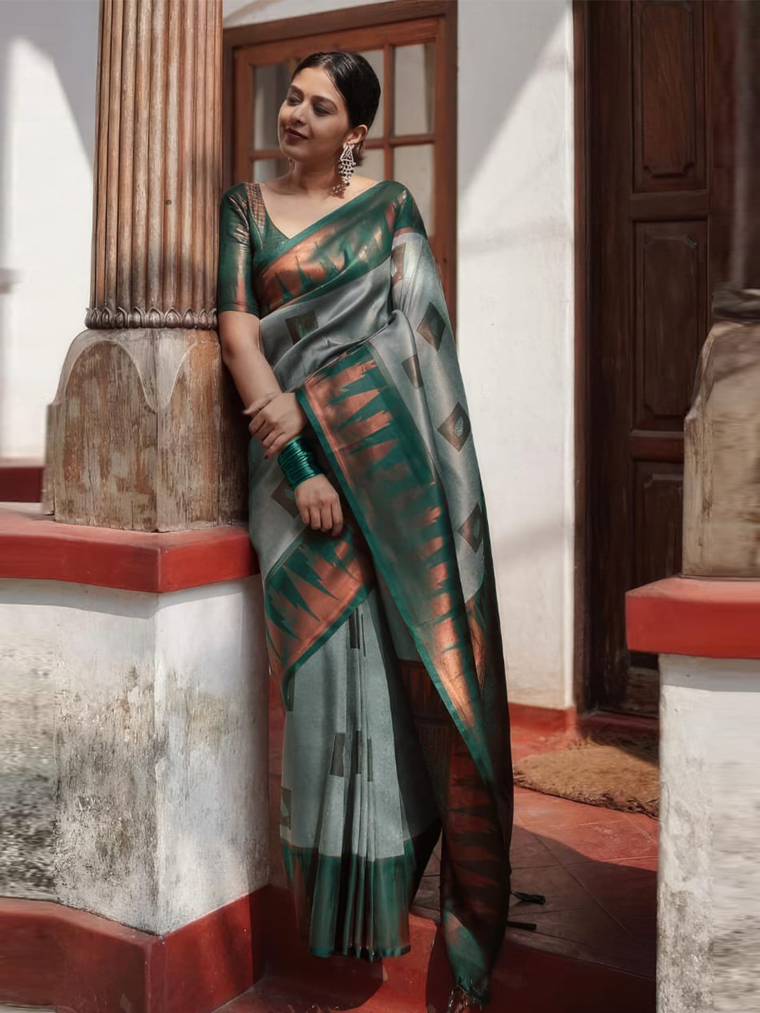 HOLLYBEE TELLS Ethnic Motifs Woven Design Zari Pure Silk Kanjeevaram Saree, Green
HOLLYBEE TELLS Ethnic Motifs Woven Design Zari Pure Silk Kanjeevaram Saree, Green