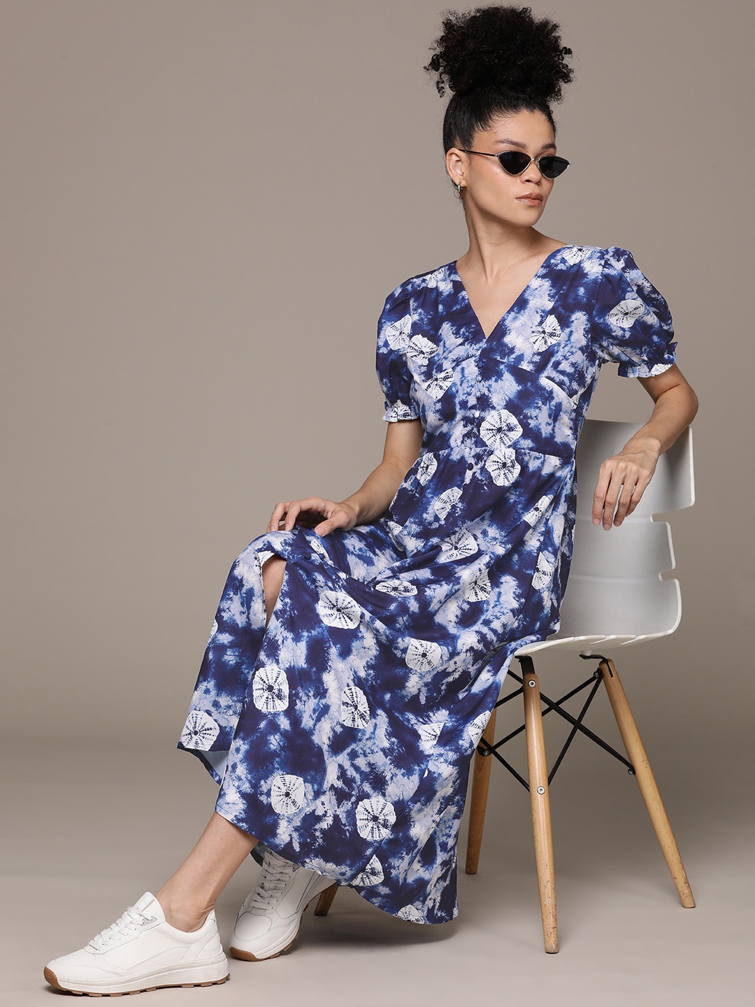 The Roadster Life Co. Tie & Dye Print Puff Sleeves A-Line Midi Dress, Navy blue
The Roadster Life Co. Tie & Dye Print Puff Sleeves A-Line Midi Dress, Navy blue