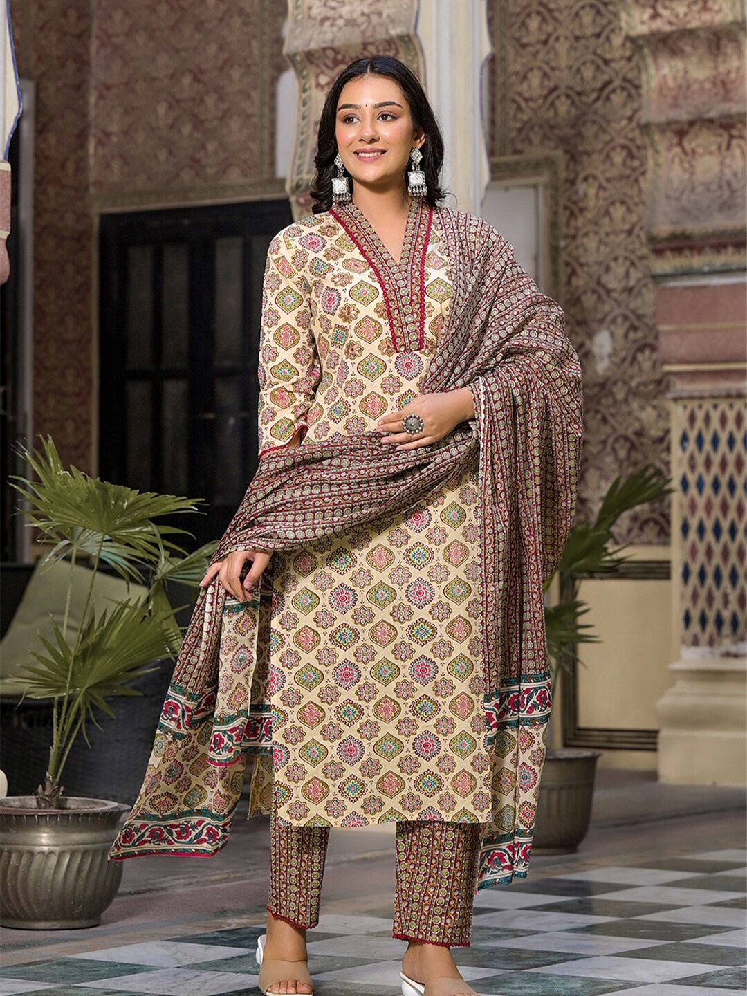 ARAVALII Ethnic Motifs Printed Regular V-Neck Straight Kurta With Trouser & Dupatta, Beige
ARAVALII Ethnic Motifs Printed Regular V-Neck Straight Kurta With Trouser & Dupatta, Beige