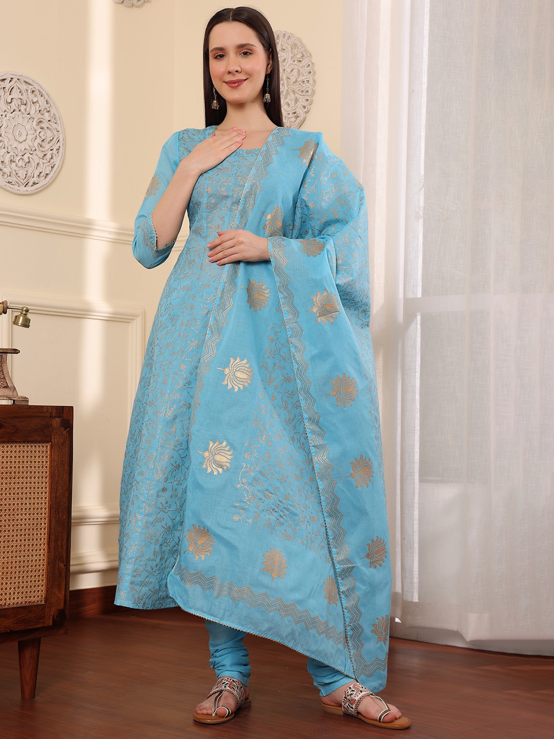 KAANCHIE NANGGIA Floral Embroidered Round Neck Pure Cotton Kurta with Trousers & Dupatta, Turquoise blue
KAANCHIE NANGGIA Floral Embroidered Round Neck Pure Cotton Kurta with Trousers & Dupatta, Turquoise blue