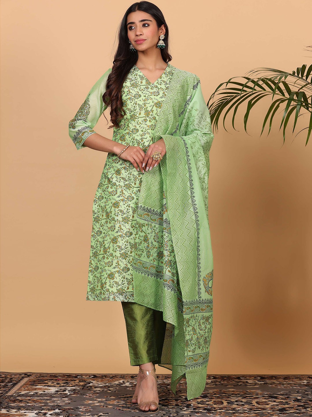 KAANCHIE NANGGIA Ethnic Motifs Printed Regular Straight Kurta with Trousers & Dupatta, Green
KAANCHIE NANGGIA Ethnic Motifs Printed Regular Straight Kurta with Trousers & Dupatta, Green