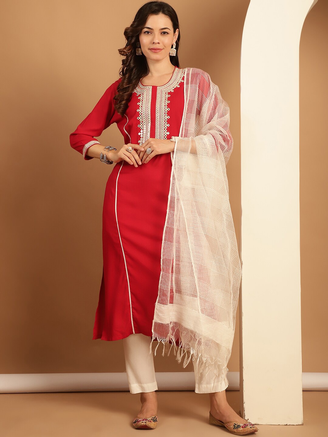 Tulsattva Ethnic Motifs Embroidered Straight Kurta with Trousers & Dupatta, Red
Tulsattva Ethnic Motifs Embroidered Straight Kurta with Trousers & Dupatta, Red